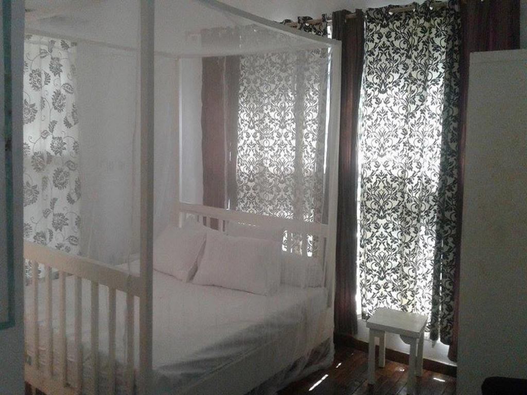 Bushman Cafe Hotel Abidjan Exterior photo